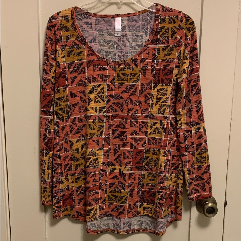 Soft, comfortable long sleeve T-shirt, highโlow hemline